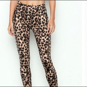 NWT Victorias Secret Studio 7/8 Leopard Print Leggings size 2